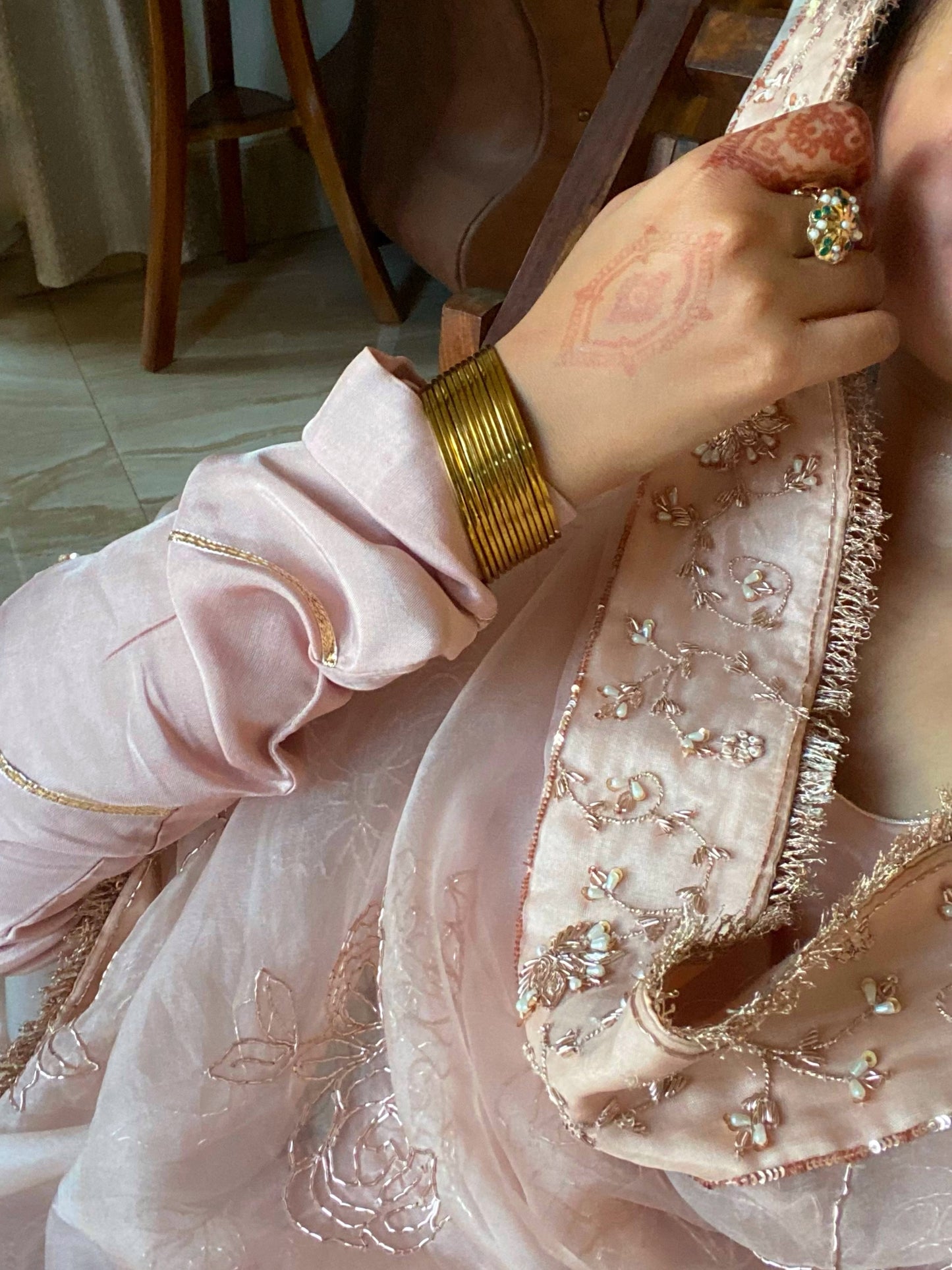 Gulshan Odhini - Pink
